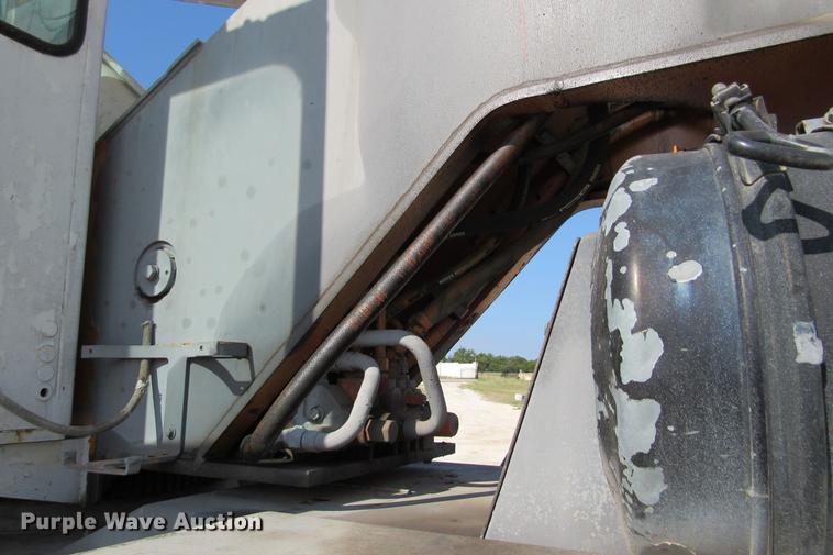 image for item DE0181 1990 Lorain LRT275D crane