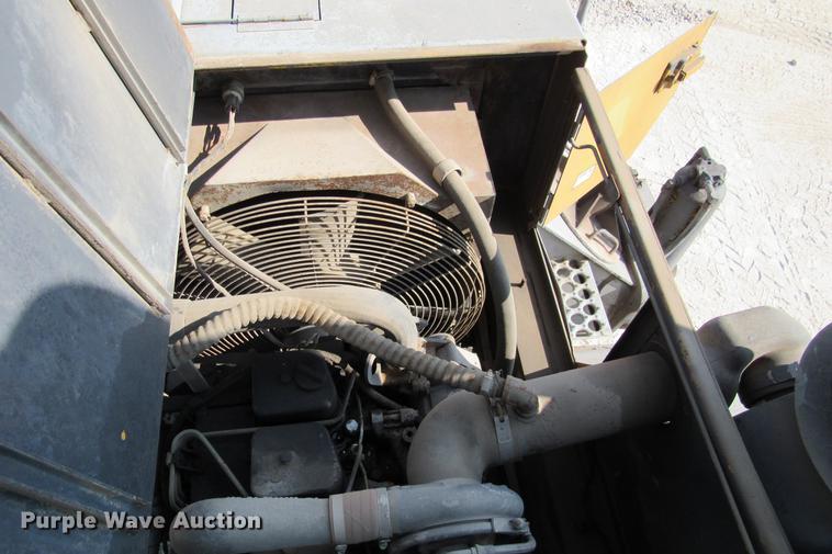 image for item DE0181 1990 Lorain LRT275D crane