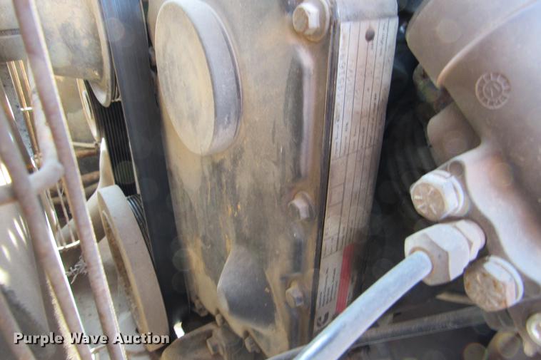 image for item DE0181 1990 Lorain LRT275D crane