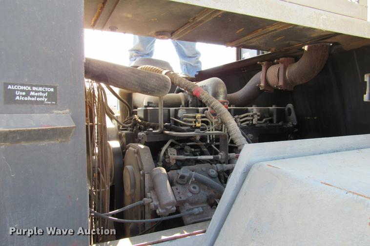 image for item DE0181 1990 Lorain LRT275D crane