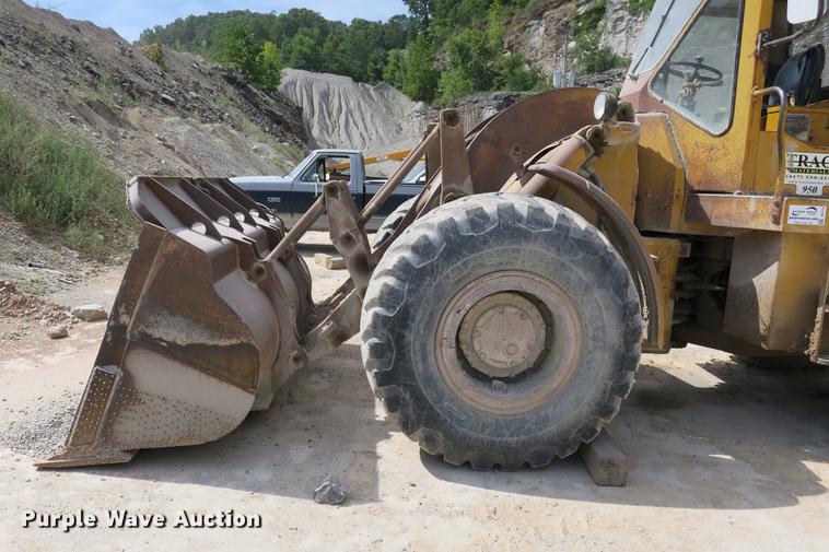 image for item DE3778 1979 Caterpillar 950 wheel loader