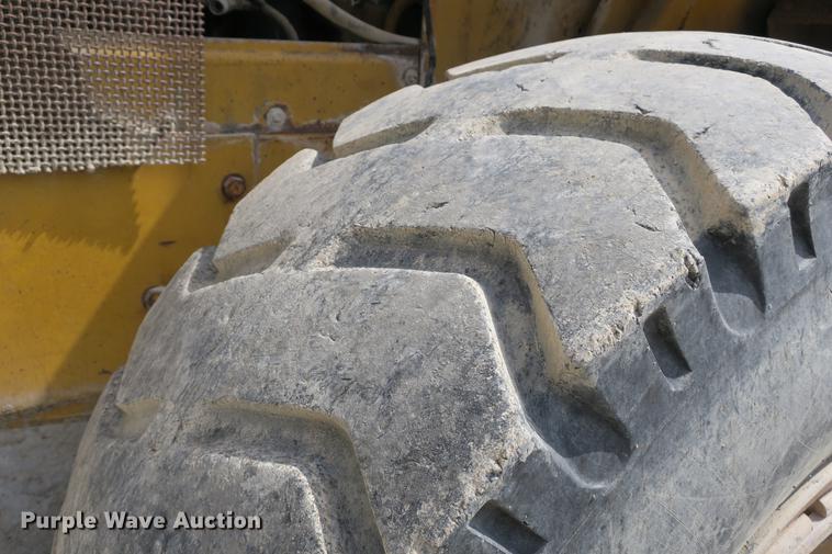 image for item DE3778 1979 Caterpillar 950 wheel loader
