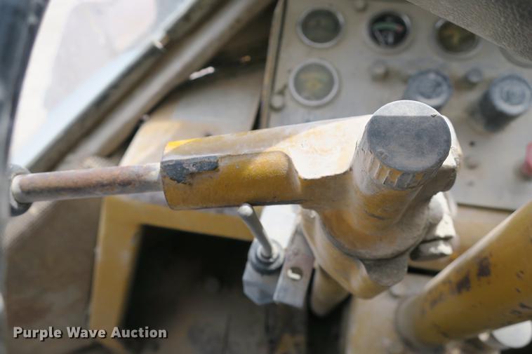 image for item DE3778 1979 Caterpillar 950 wheel loader