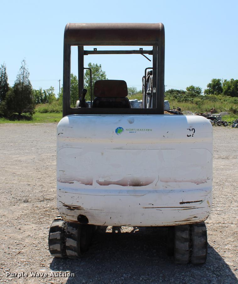 image for item DE3833 2001 Bobcat 331 mini excavator