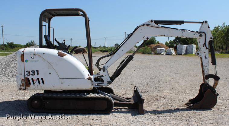 image for item DE3833 2001 Bobcat 331 mini excavator