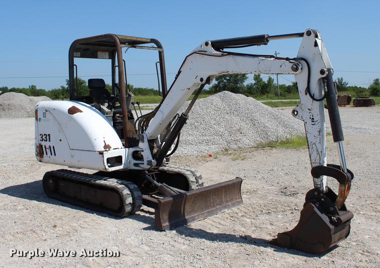 image for item DE3833 2001 Bobcat 331 mini excavator