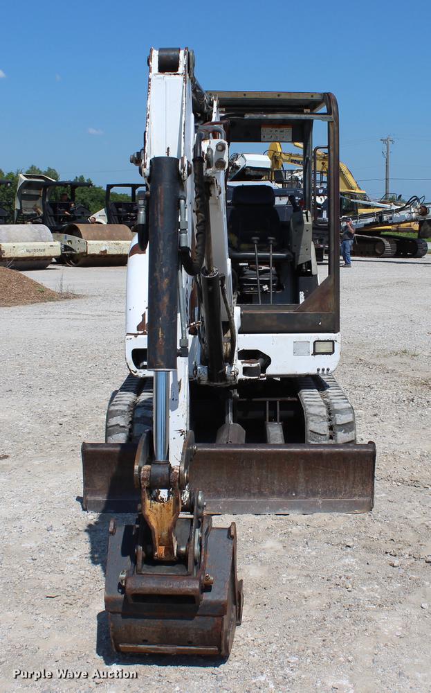 image for item DE3833 2001 Bobcat 331 mini excavator