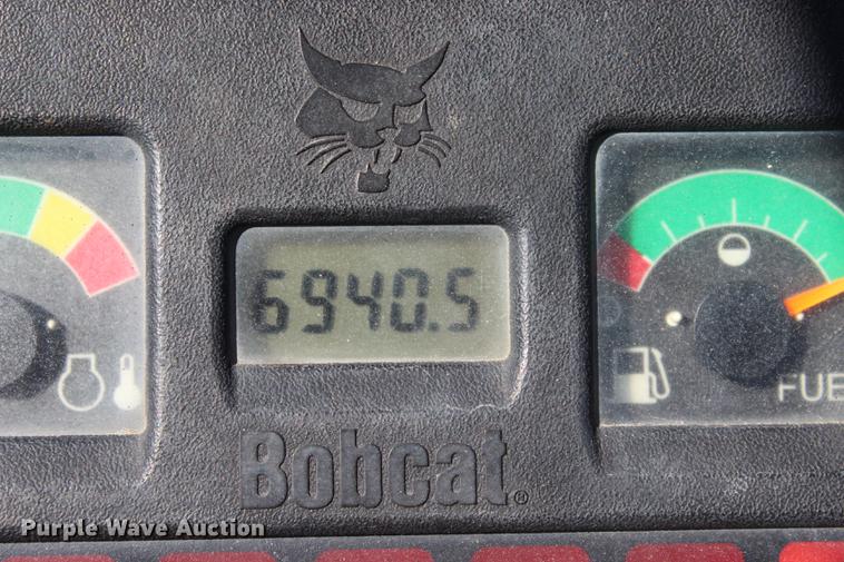 image for item DE3833 2001 Bobcat 331 mini excavator