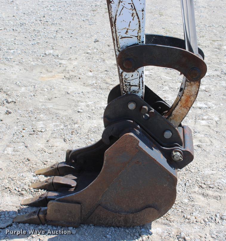 image for item DE3833 2001 Bobcat 331 mini excavator