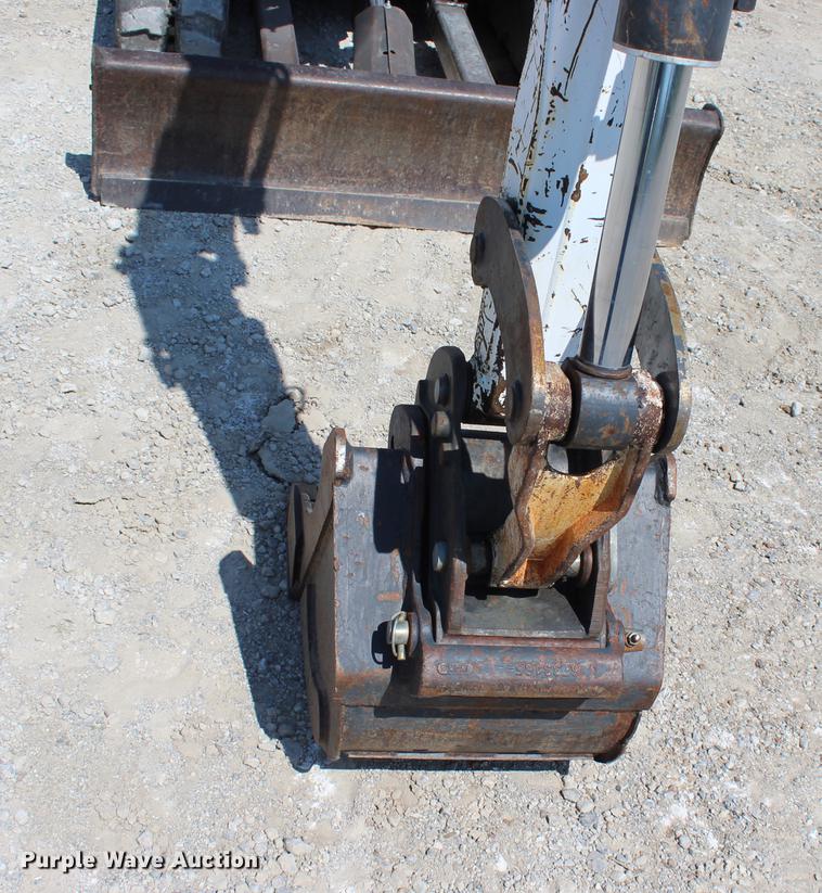 image for item DE3833 2001 Bobcat 331 mini excavator