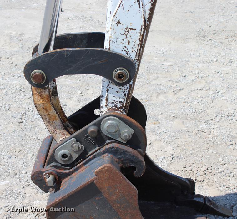 image for item DE3833 2001 Bobcat 331 mini excavator