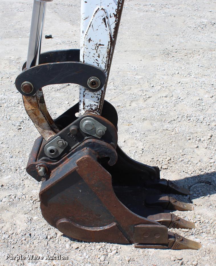 image for item DE3833 2001 Bobcat 331 mini excavator