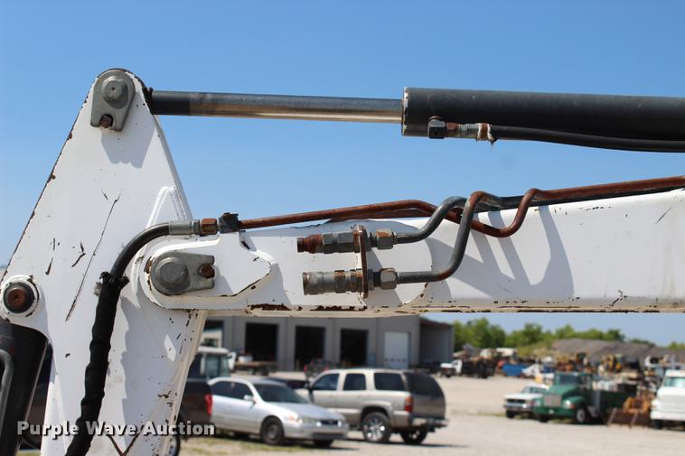 image for item DE3833 2001 Bobcat 331 mini excavator