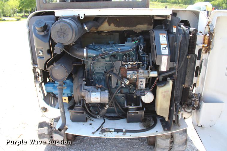 image for item DE3833 2001 Bobcat 331 mini excavator