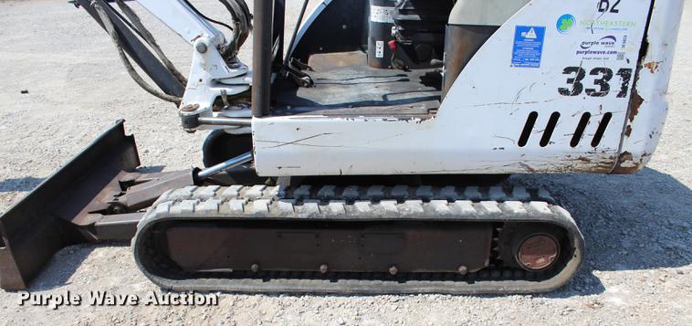 image for item DE3833 2001 Bobcat 331 mini excavator