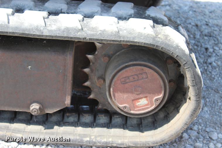 image for item DE3833 2001 Bobcat 331 mini excavator