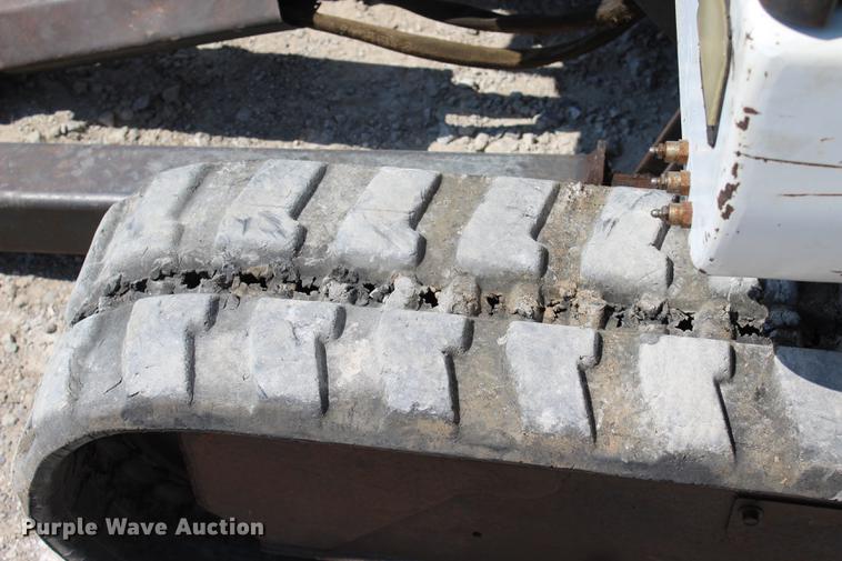 image for item DE3833 2001 Bobcat 331 mini excavator