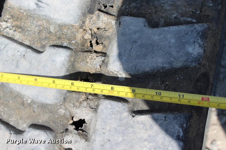 image for item DE3833 2001 Bobcat 331 mini excavator