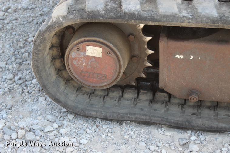 image for item DE3833 2001 Bobcat 331 mini excavator