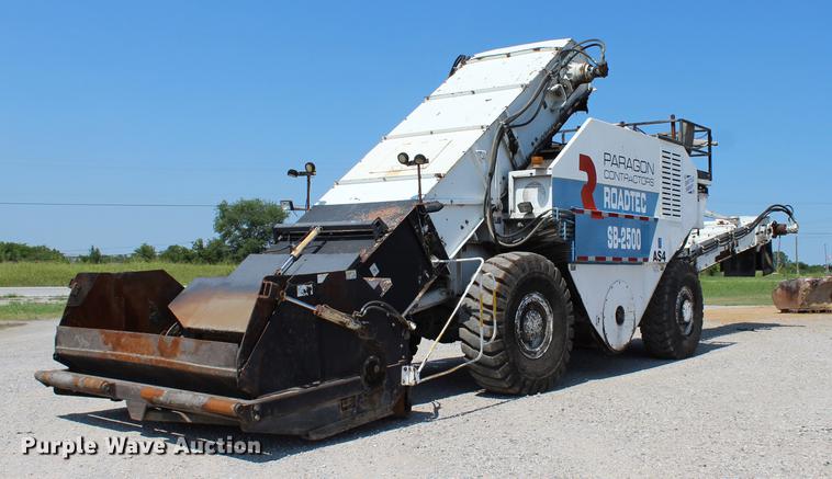 image for item DE3834 1995 Roadtec SB2500 Shuttle Buggy material transfer vehicle