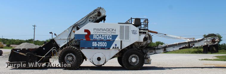 image for item DE3834 1995 Roadtec SB2500 Shuttle Buggy material transfer vehicle