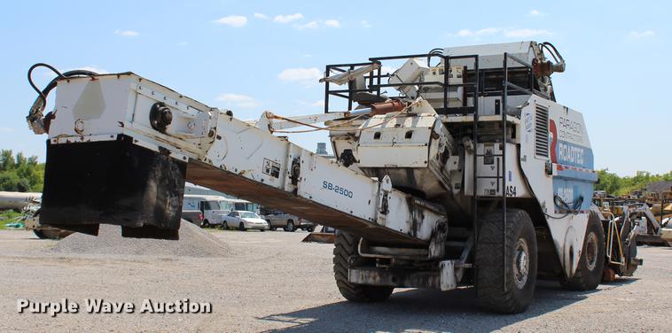 image for item DE3834 1995 Roadtec SB2500 Shuttle Buggy material transfer vehicle