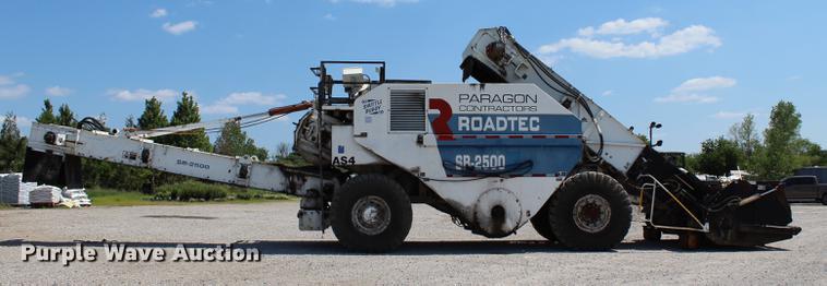 image for item DE3834 1995 Roadtec SB2500 Shuttle Buggy material transfer vehicle