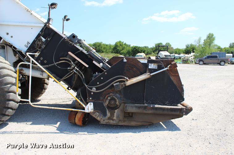 image for item DE3834 1995 Roadtec SB2500 Shuttle Buggy material transfer vehicle