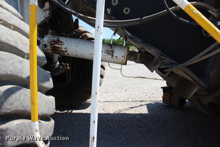 image for item DE3834 1995 Roadtec SB2500 Shuttle Buggy material transfer vehicle