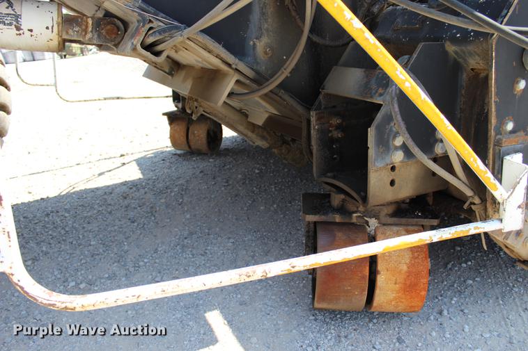 image for item DE3834 1995 Roadtec SB2500 Shuttle Buggy material transfer vehicle