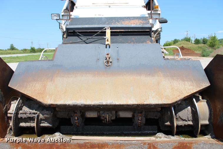 image for item DE3834 1995 Roadtec SB2500 Shuttle Buggy material transfer vehicle