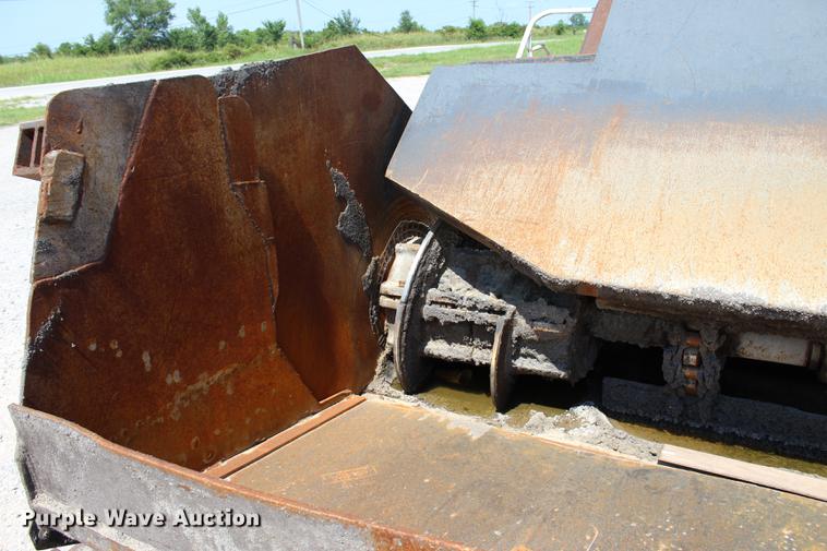 image for item DE3834 1995 Roadtec SB2500 Shuttle Buggy material transfer vehicle