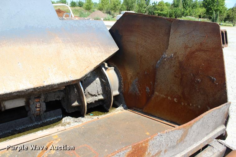 image for item DE3834 1995 Roadtec SB2500 Shuttle Buggy material transfer vehicle