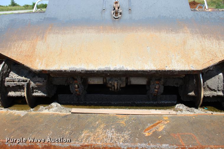 image for item DE3834 1995 Roadtec SB2500 Shuttle Buggy material transfer vehicle