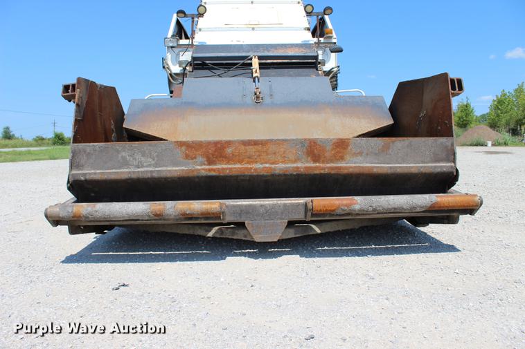 image for item DE3834 1995 Roadtec SB2500 Shuttle Buggy material transfer vehicle