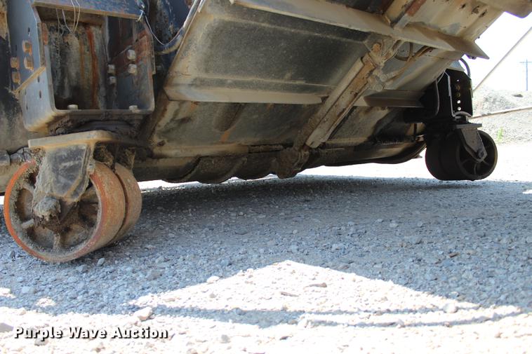 image for item DE3834 1995 Roadtec SB2500 Shuttle Buggy material transfer vehicle