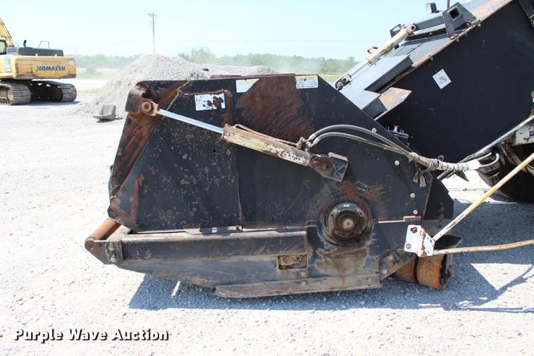 image for item DE3834 1995 Roadtec SB2500 Shuttle Buggy material transfer vehicle