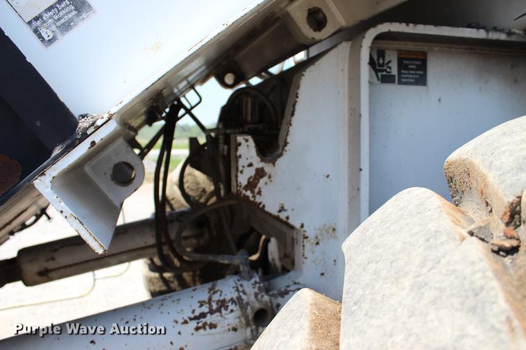 image for item DE3834 1995 Roadtec SB2500 Shuttle Buggy material transfer vehicle