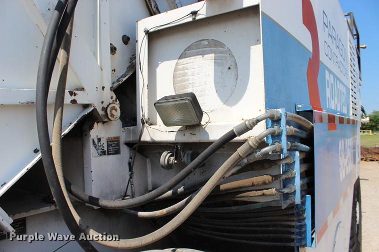 image for item DE3834 1995 Roadtec SB2500 Shuttle Buggy material transfer vehicle