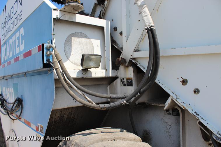 image for item DE3834 1995 Roadtec SB2500 Shuttle Buggy material transfer vehicle