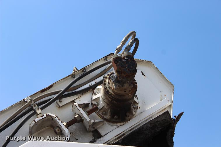 image for item DE3834 1995 Roadtec SB2500 Shuttle Buggy material transfer vehicle