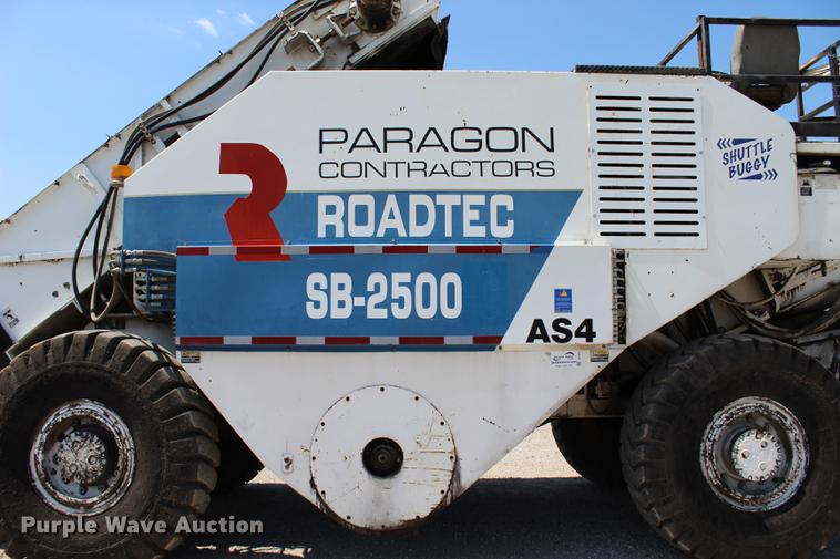 image for item DE3834 1995 Roadtec SB2500 Shuttle Buggy material transfer vehicle