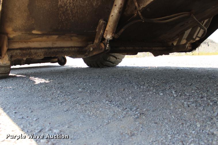 image for item DE3834 1995 Roadtec SB2500 Shuttle Buggy material transfer vehicle