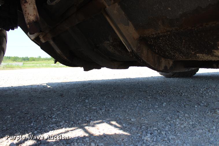 image for item DE3834 1995 Roadtec SB2500 Shuttle Buggy material transfer vehicle