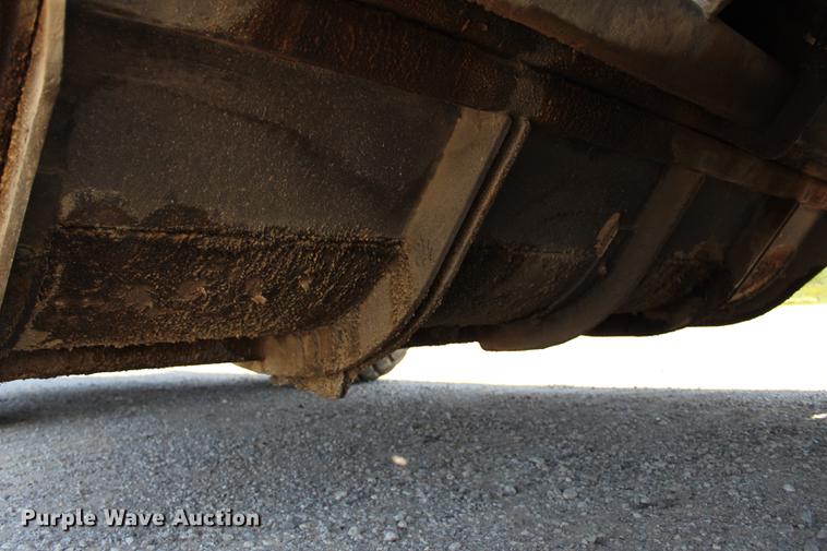 image for item DE3834 1995 Roadtec SB2500 Shuttle Buggy material transfer vehicle