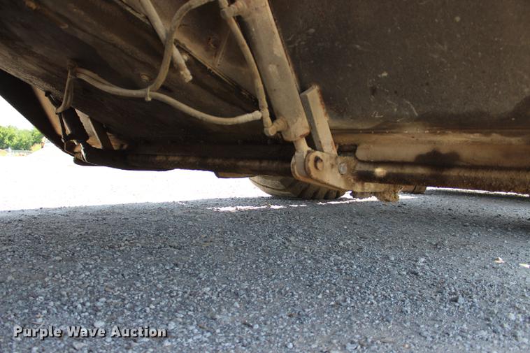 image for item DE3834 1995 Roadtec SB2500 Shuttle Buggy material transfer vehicle