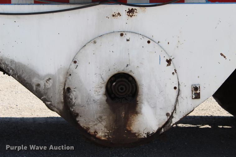 image for item DE3834 1995 Roadtec SB2500 Shuttle Buggy material transfer vehicle