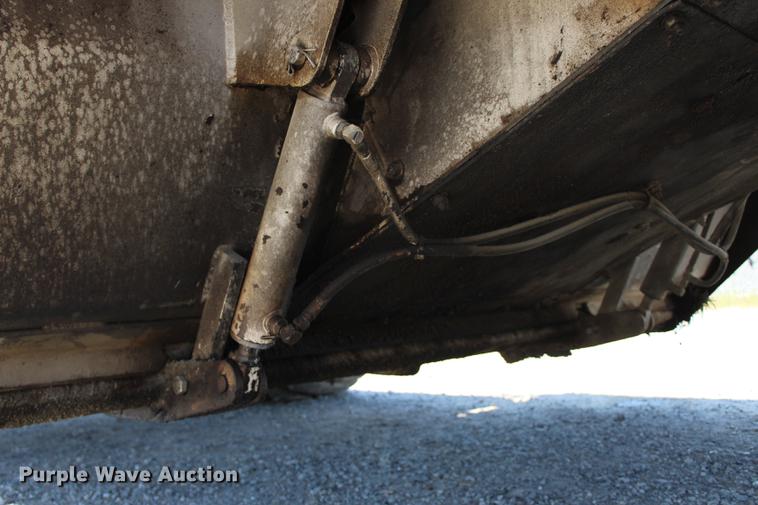 image for item DE3834 1995 Roadtec SB2500 Shuttle Buggy material transfer vehicle