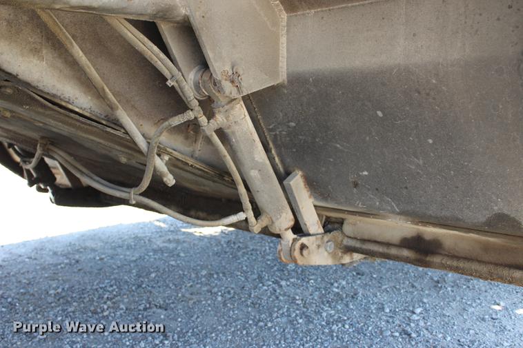 image for item DE3834 1995 Roadtec SB2500 Shuttle Buggy material transfer vehicle