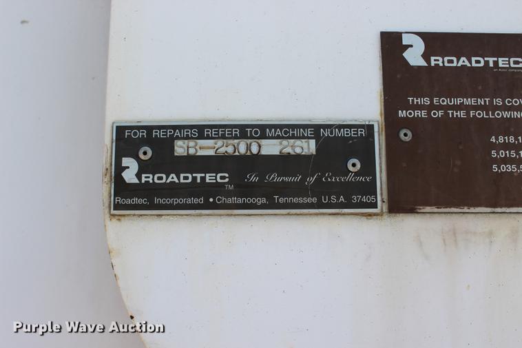 image for item DE3834 1995 Roadtec SB2500 Shuttle Buggy material transfer vehicle